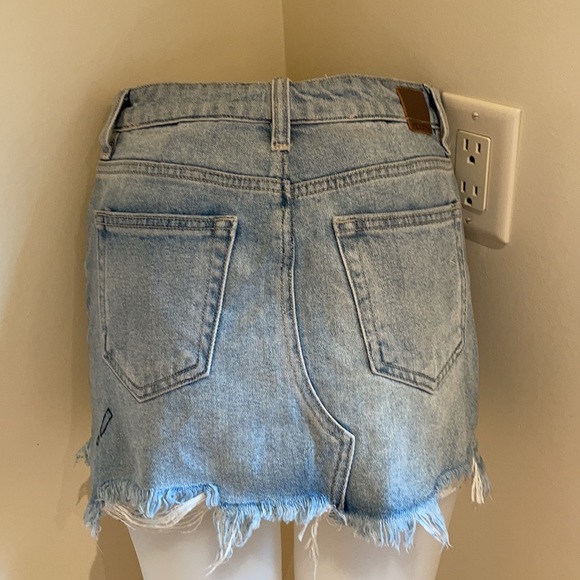 HIDDEN JEANS Patch “Look” Denim Skirt - Picture 2 of 6